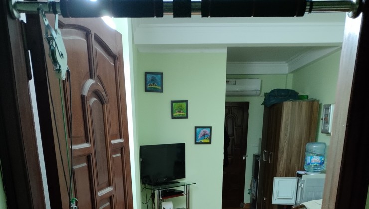 Mặt phố Kim Mã Thượng tập thể 27m/55m, Tầng 1, mặt tiền 3.3m, 5.2 tỷ Ba Đình.
+ 21/9/2024 cần bán gấp hạ chào 800 triệu, giá chào mới 5.2 tỷ.